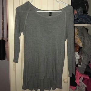 grey long sleeved shirt